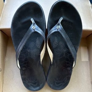 EUC - Olukai Honu - Black - Women's Sz  9 / EU 39